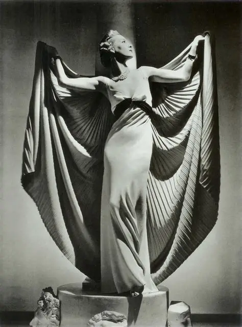 Sculptural Pose